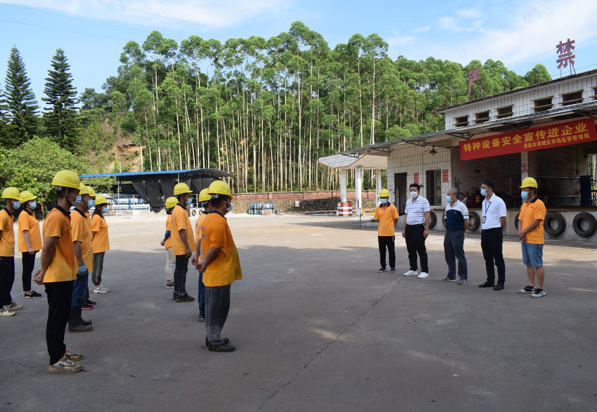 （圖為搶險成功，宣布解除警戒。）.jpg