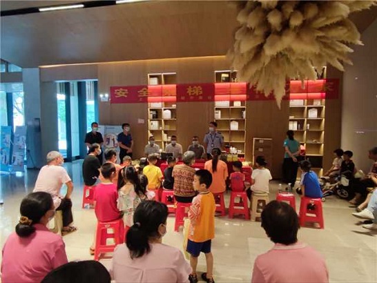 清城區(qū)市場(chǎng)監(jiān)管局開展“電梯安全宣傳周”活動(dòng)1.jpg